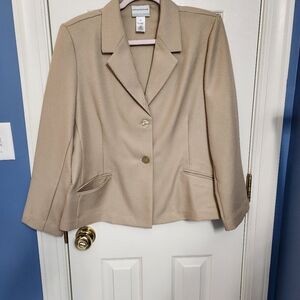 Like brandnew! Alfred dunner tan size 18 petite unlined blazer.